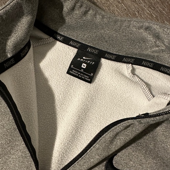 Nike Men’s Pullover - Picture 2 of 4